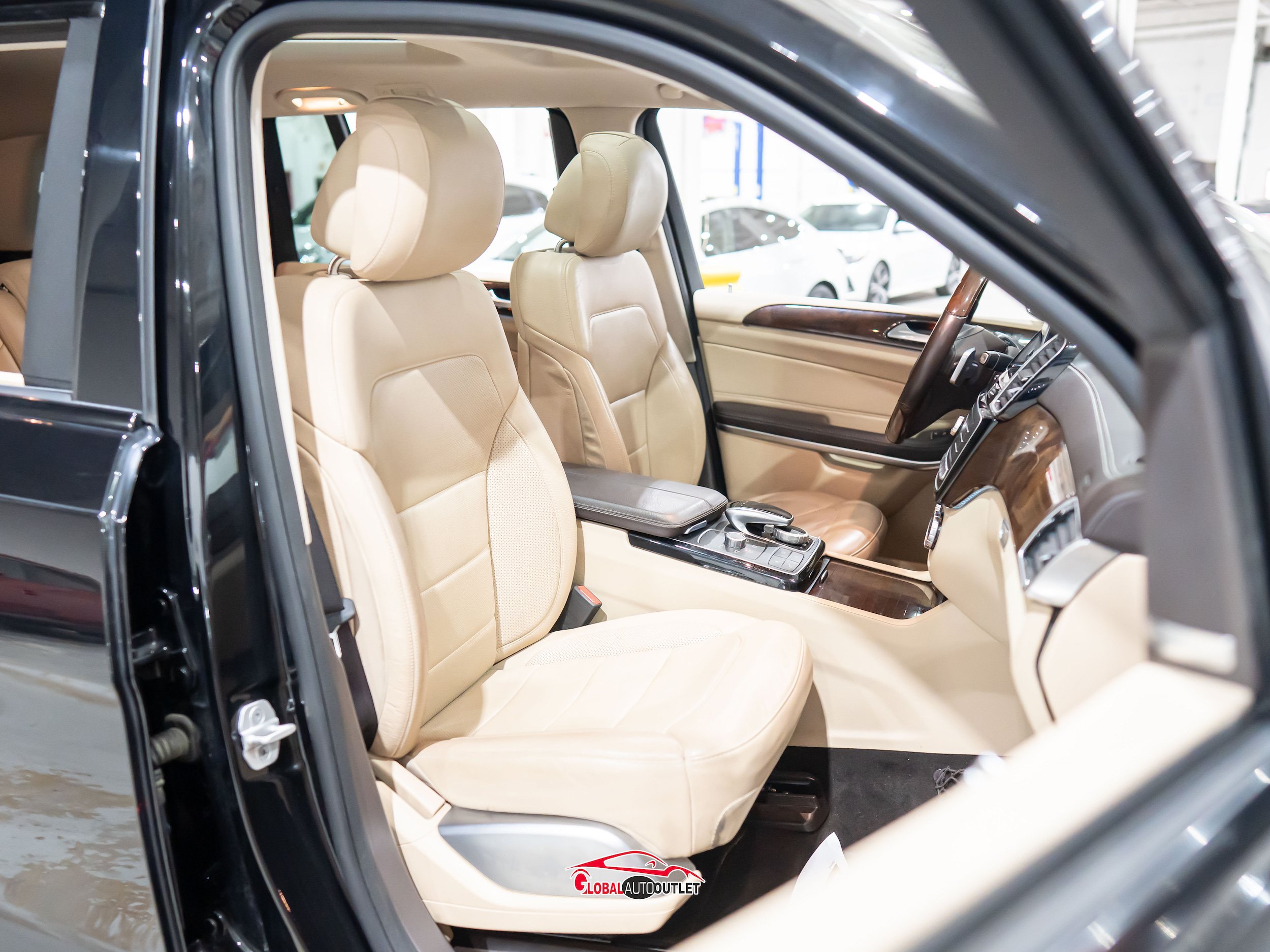 Used 2018 Mercedes-Benz GLS 550 4MATIC w/ Driver Assistance Package image 17