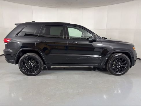 Used 2020 Jeep Grand Cherokee Altitude image 9