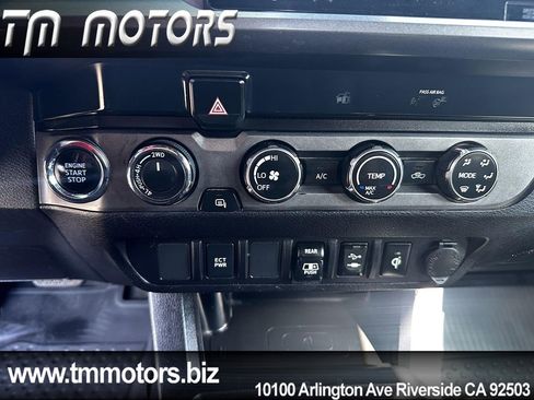 Used 2019 Toyota Tacoma TRD Off-Road image 12