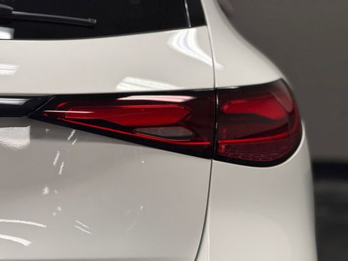 Used 2025 Mercedes-Benz GLC 300 image 14