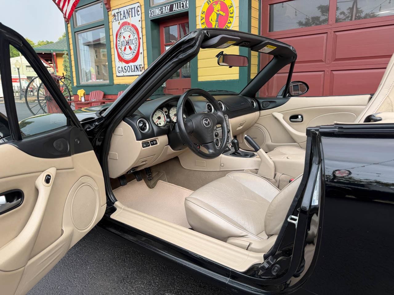 Used 2004 MAZDA MX-5 Miata LS RWD image 19