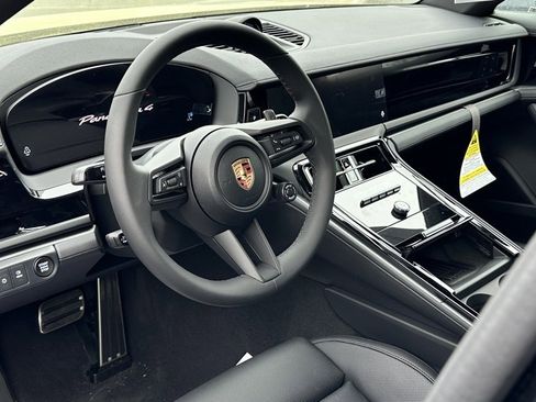 New 2025 Porsche Panamera 4 image 4