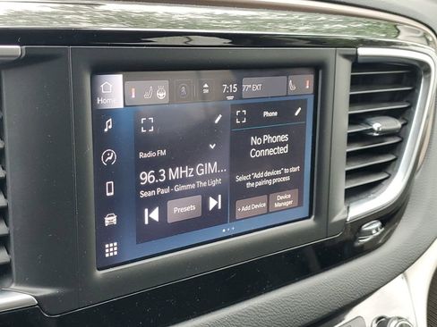 Used 2023 Chrysler Voyager LX FWD image 28