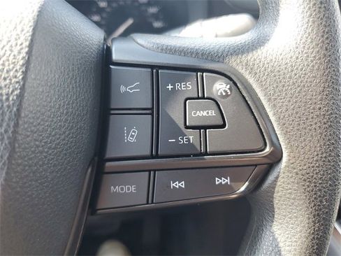 Used 2022 Toyota Sienna LE image 22