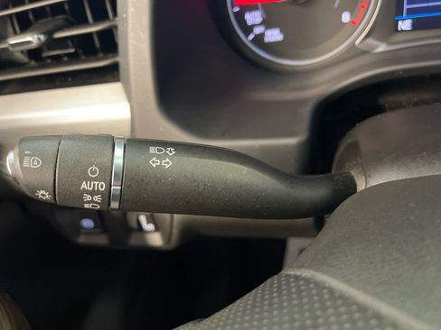 Used 2021 GMC Acadia SLE image 40