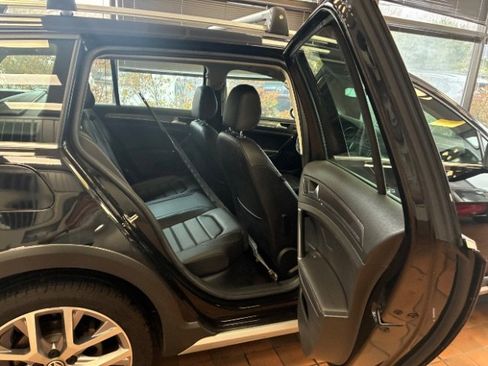 Used 2017 Volkswagen Golf Alltrack SE image 31