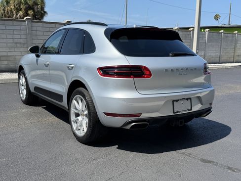 Certified 2018 Porsche Macan AWD/4WD image 3
