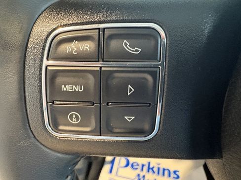Used 2018 Jeep Wrangler Unlimited Sahara w/ Connectivity Group AWD/4WD image 17