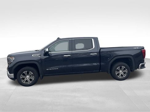 Used 2025 GMC Sierra 1500 SLT image 2