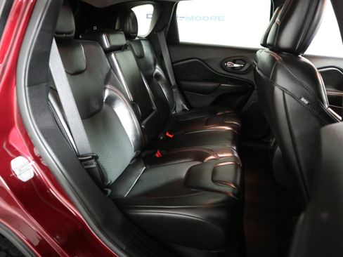 Used 2020 Jeep Cherokee Trailhawk AWD/4WD image 21