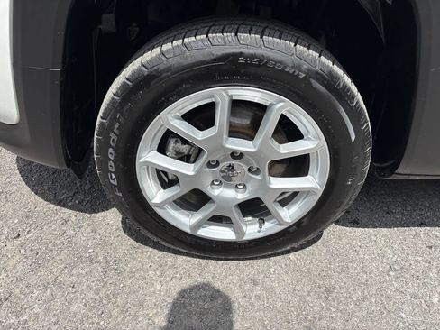 Used 2021 Jeep Renegade Latitude AWD/4WD image 11