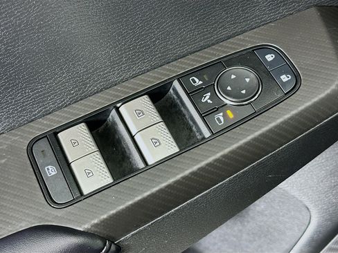 Used 2025 Mitsubishi Outlander SE image 15