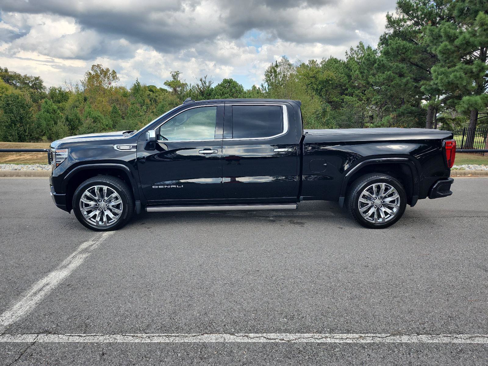 Used 2025 GMC Sierra 1500 Denali w/ Denali Reserve Package AWD/4WD image 2