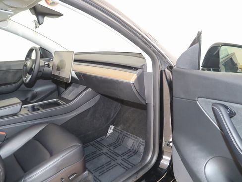 Used 2022 Tesla Model Y Long Range image 42