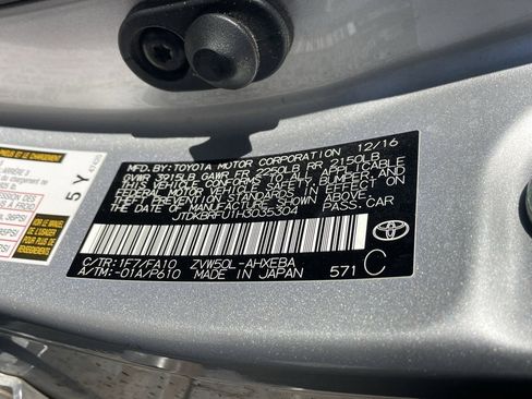 Used 2017 Toyota Prius Four image 7