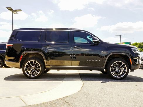 Used 2022 Jeep Wagoneer Series III w/ Premium Group I AWD/4WD image 6