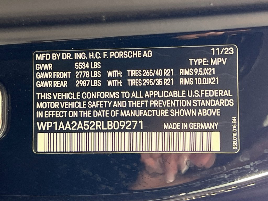 Certified 2024 Porsche Macan Turbo AWD/4WD image 34