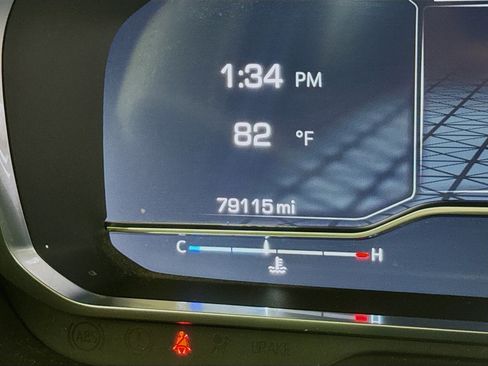 Used 2022 GMC Yukon XL SLT image 8