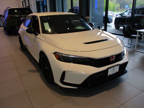 Certified 2024 Honda Civic Type R image 3