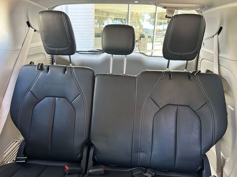 Used 2022 Chrysler Pacifica Touring-L image 63