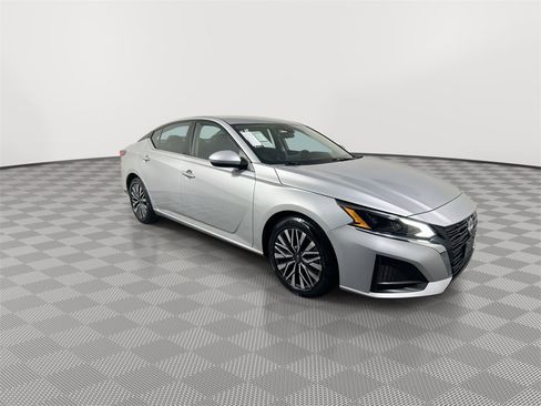 Certified 2023 Nissan Altima 2.5 SV image 2