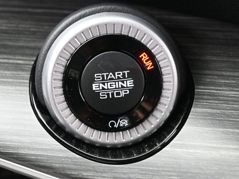 Used 2023 Jeep Wagoneer L Series III w/ Preferred Equipment Group image 26