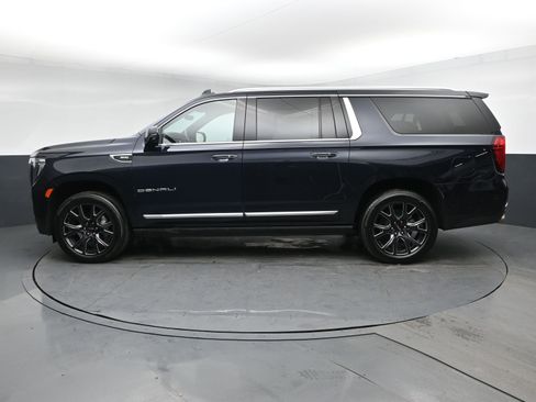 Used 2023 GMC Yukon XL Denali w/ Denali Reserve Package image 4