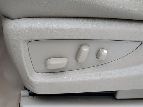 Used 2016 Chevrolet Suburban LT image 22