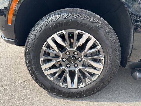 Used 2025 Chevrolet Tahoe Z71 AWD/4WD image 33