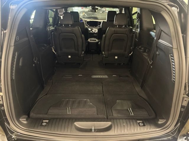 Used 2025 Chrysler Pacifica Select FWD image 31