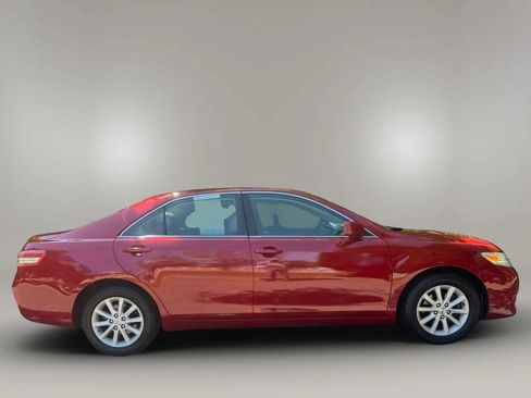 Used 2011 Toyota Camry XLE w/ SE/XLE Extra-Value Pkg FWD image 3