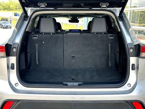 Used 2023 Toyota Highlander XLE FWD image 33