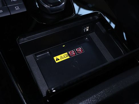 Used 2023 Subaru Solterra AWD image 33