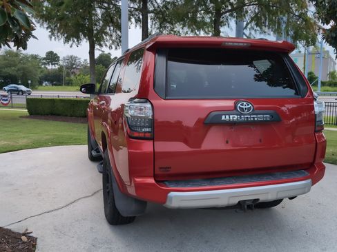 Used 2018 Toyota 4Runner TRD Off-Road AWD/4WD image 8