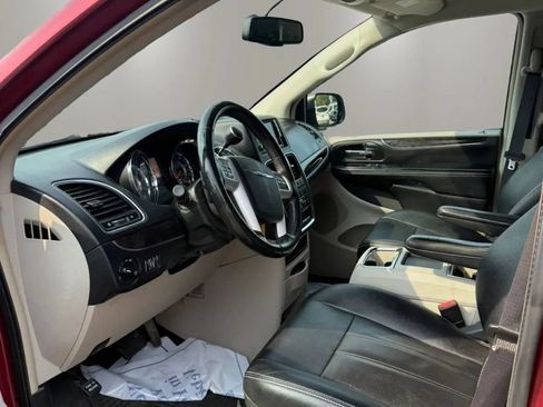 Used 2016 Chrysler Town & Country Touring w/ Driver Convenience Group FWD image 15