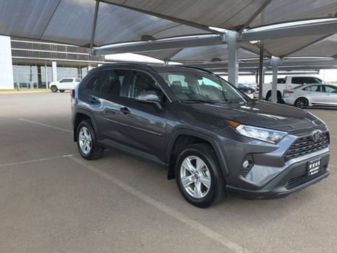 Used 2021 Toyota RAV4 XLE w/ Convenience Package FWD image 4