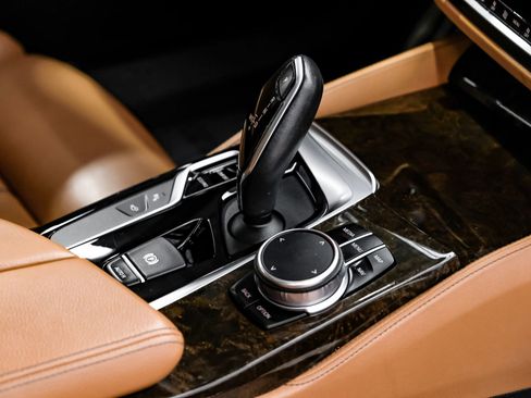 Used 2019 BMW 540i xDrive w/ M Sport Package image 28