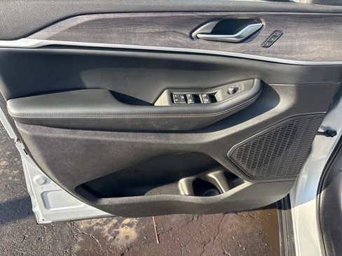 Used 2023 Jeep Grand Cherokee Limited image 12