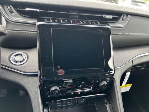 New 2025 Jeep Grand Cherokee Altitude image 13