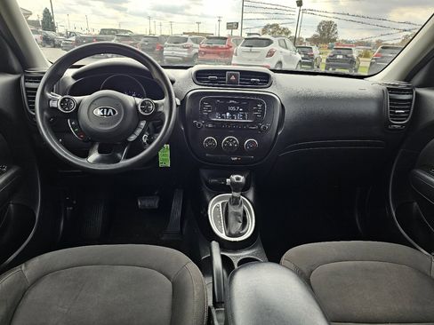 Used 2017 Kia Soul image 3