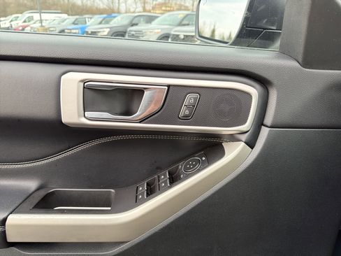 Used 2021 Ford Explorer XLT w/ Equipment Group 202A image 13