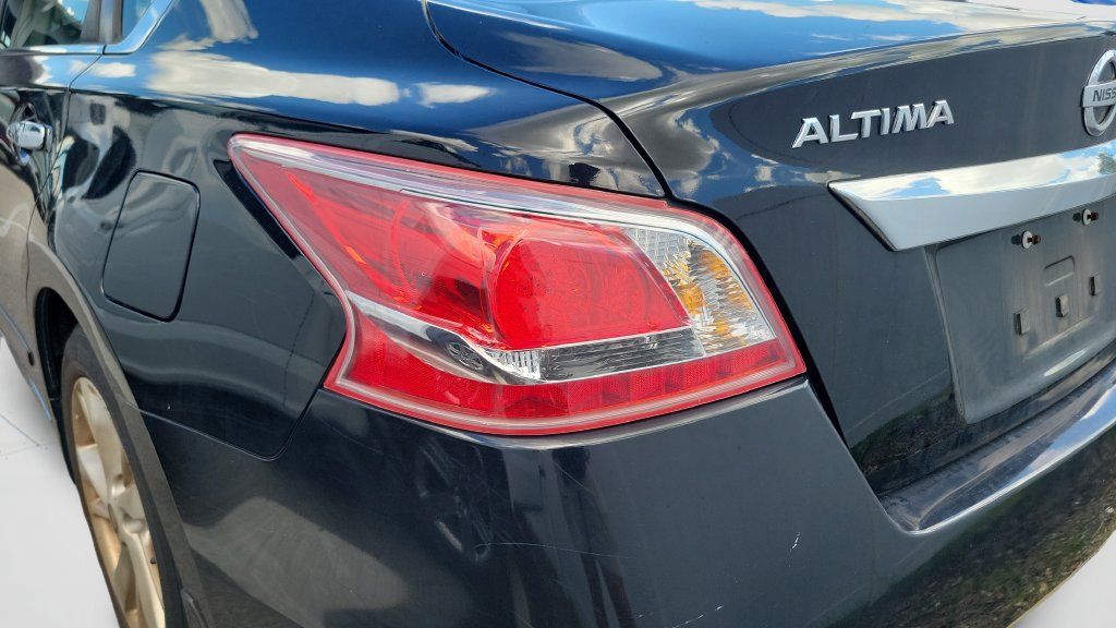Used 2013 Nissan Altima 2.5 SL w/ Technology Pkg FWD image 9