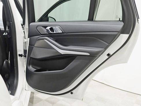 Used 2022 BMW X5 M50i AWD/4WD image 38