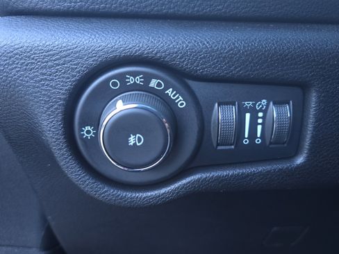 Certified 2022 Chrysler Pacifica Limited w/ Uconnect Theater Family Group image 22