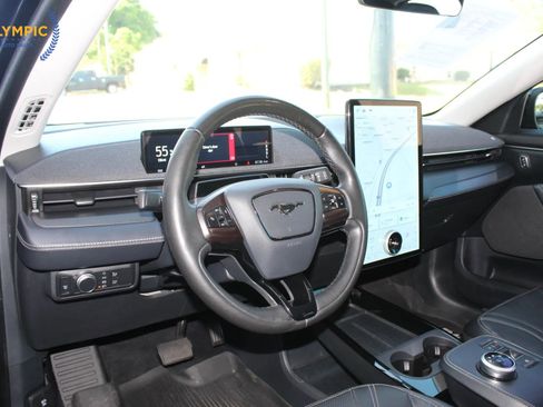 Used 2021 Ford Mustang Mach-E Premium image 15