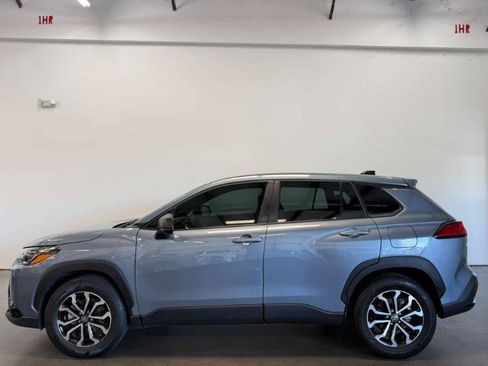 Used 2025 Toyota Corolla Cross AWD Hybrid image 3