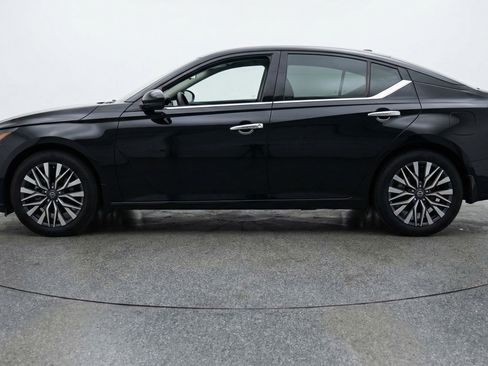 Used 2025 Nissan Altima 2.5 SV image 5