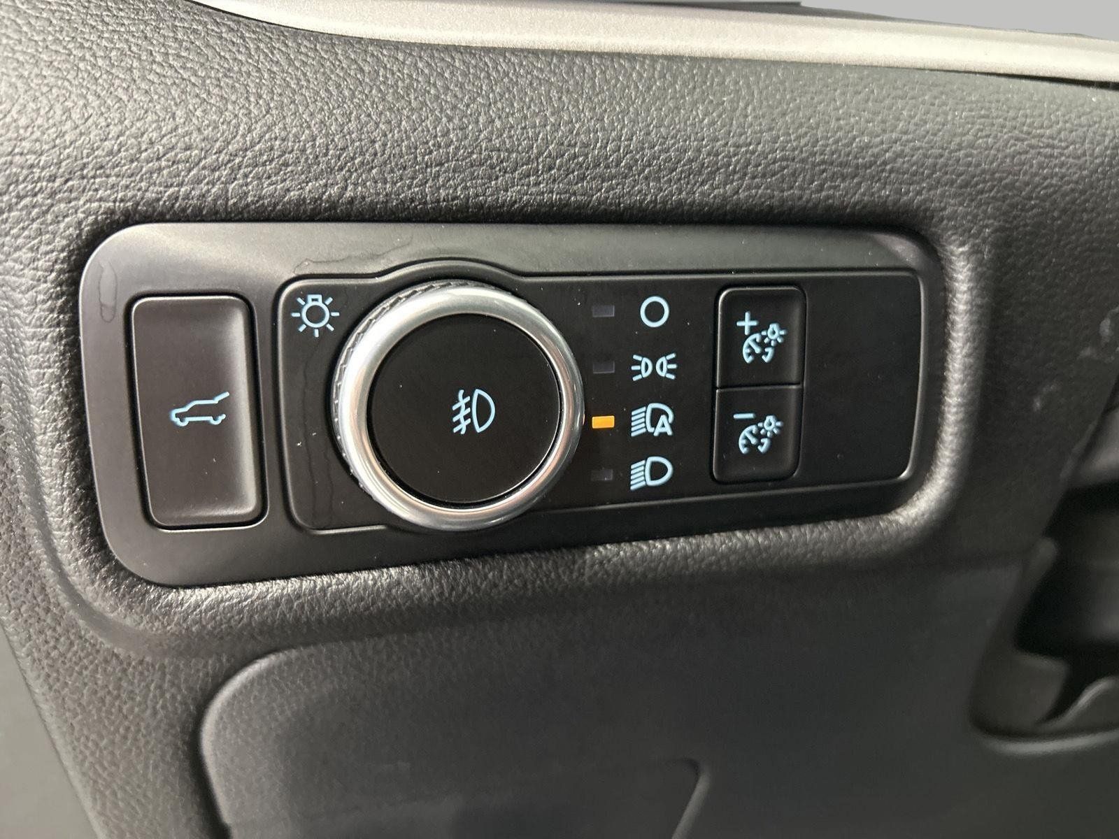 Used 2024 Ford Explorer XLT w/ Equipment Group 202A AWD/4WD image 11