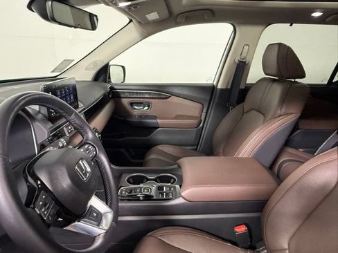 Used 2025 Honda Pilot Elite image 29