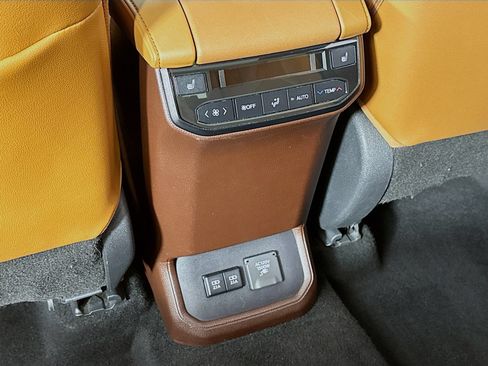 Certified 2020 Toyota Highlander Platinum AWD/4WD image 21